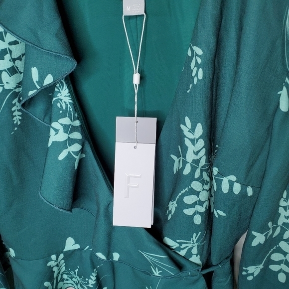 Finders Keepers Lime Cosmos Wrap Top Medium - Picture 6 of 10